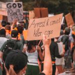 Ingineria socială, folosirea decepţiei şi a manipulării pentru a convinge