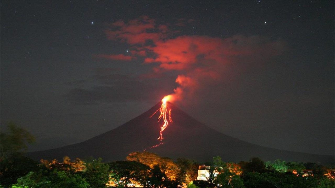 Vulcanul Kanlaon, intră în ”erupţie explozivă” 