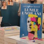 „Meta a furat cărţi”
