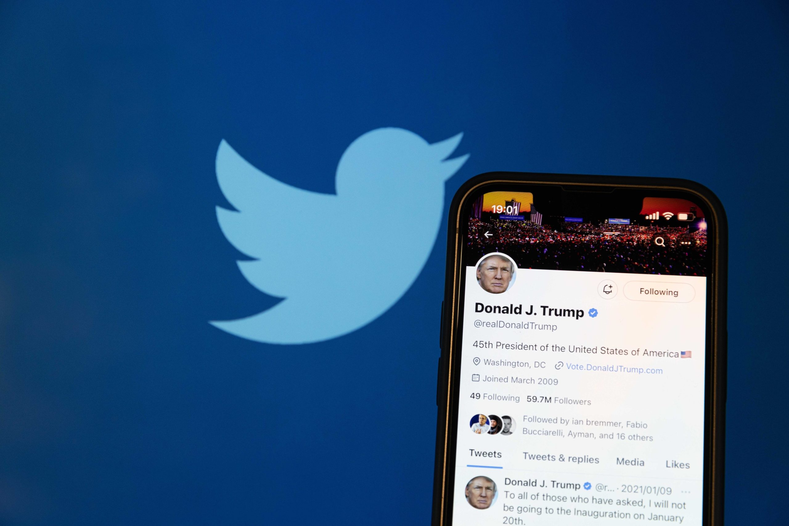 X (ex-Twitter) îl va despăgubi pe Donald Trump