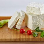 Consumul zilnic de brânză, un potenţial factor protector împotriva demenţei