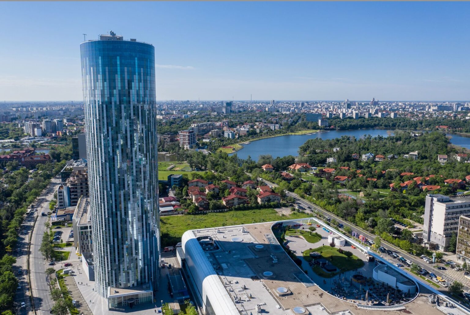 SkyTower Bucharest își consolidează poziția pe piața birourilor: peste 9.000 mp închiriați în 2025