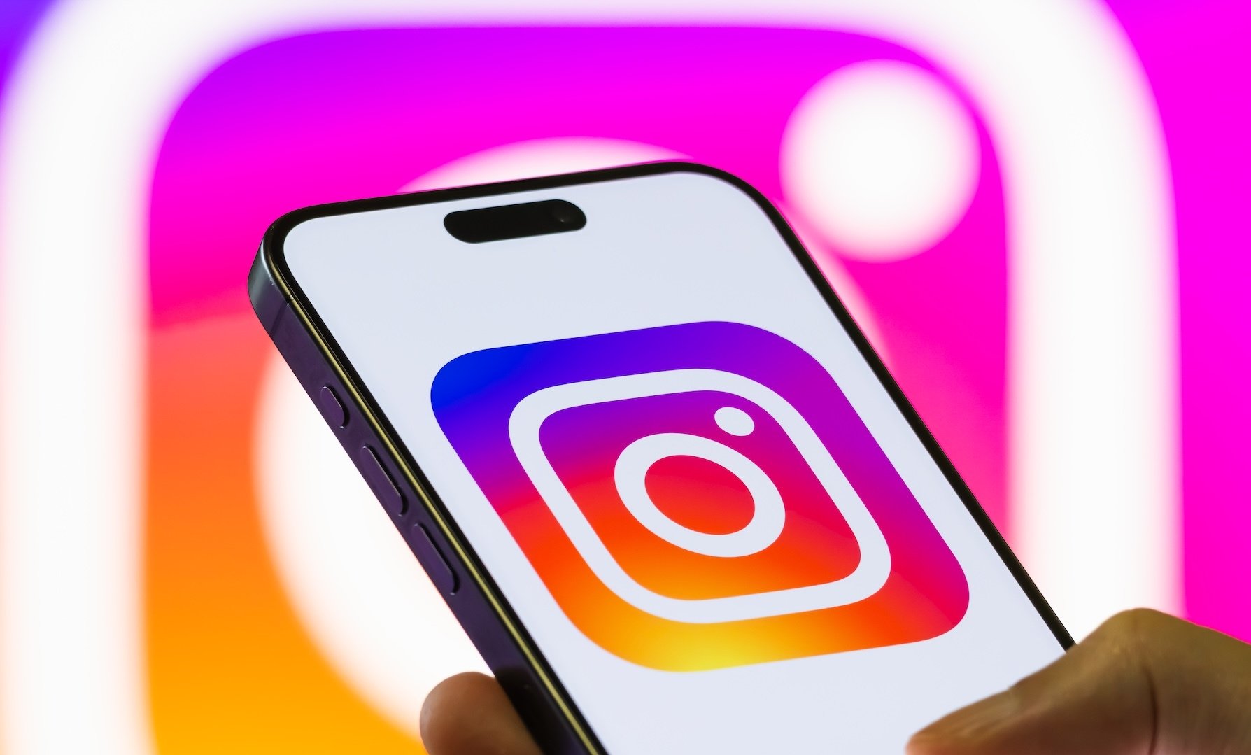 Șeful Instagram neagă că alimentează dependenţa tinerilor