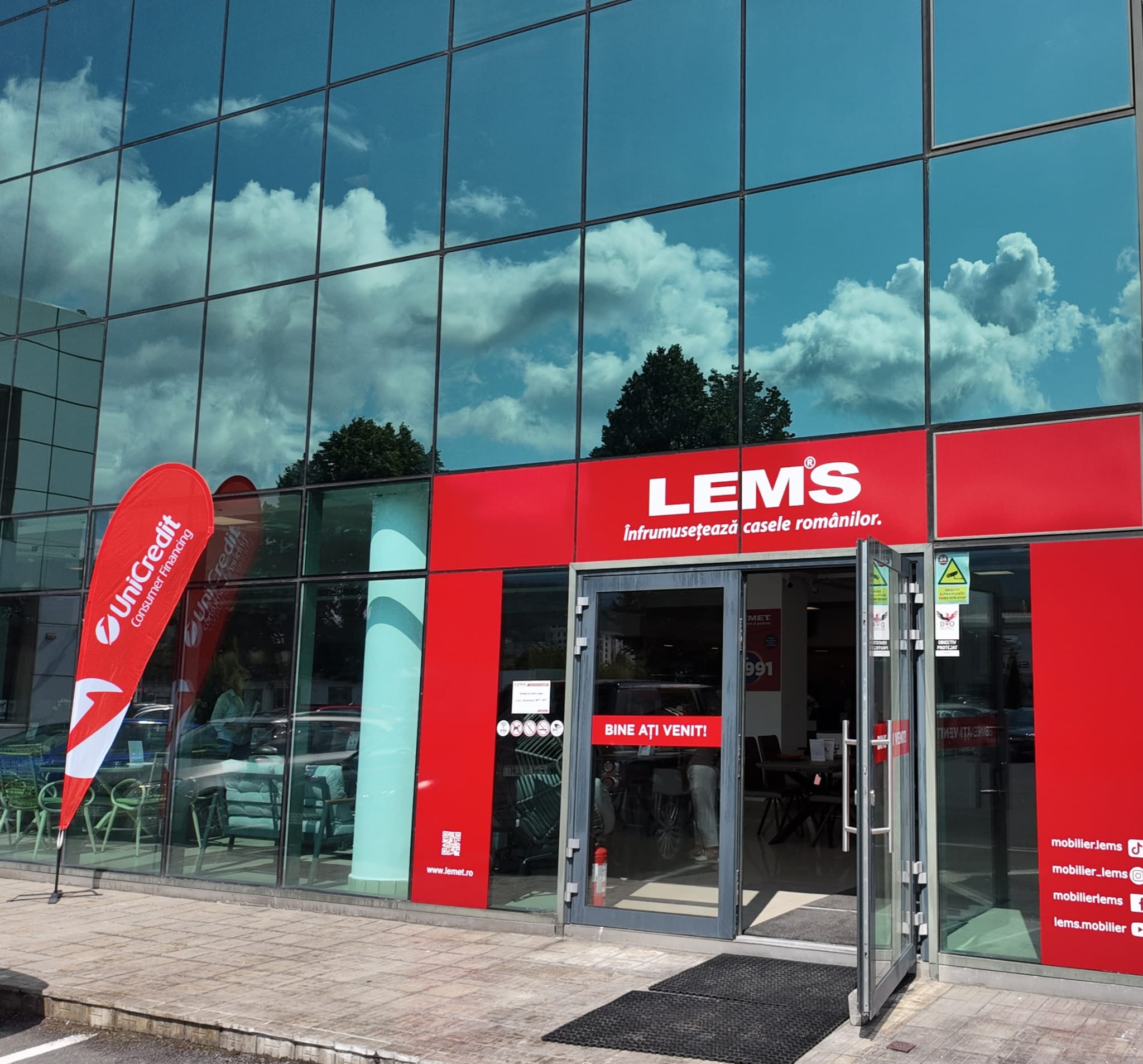 LEMS în Brașov: 2.000 mp dedicați mobilierului fabricat în România